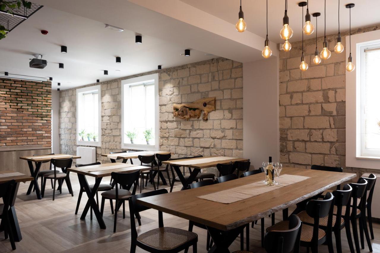 Ecodor Hotel Orhei Bagian luar foto