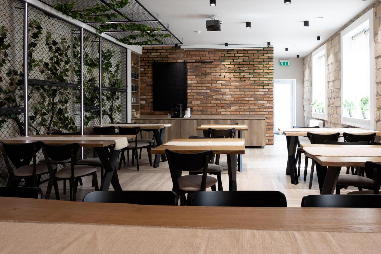 Ecodor Hotel Orhei Bagian luar foto